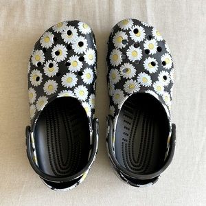 Crocs women size 8, new with tag detached, never worn